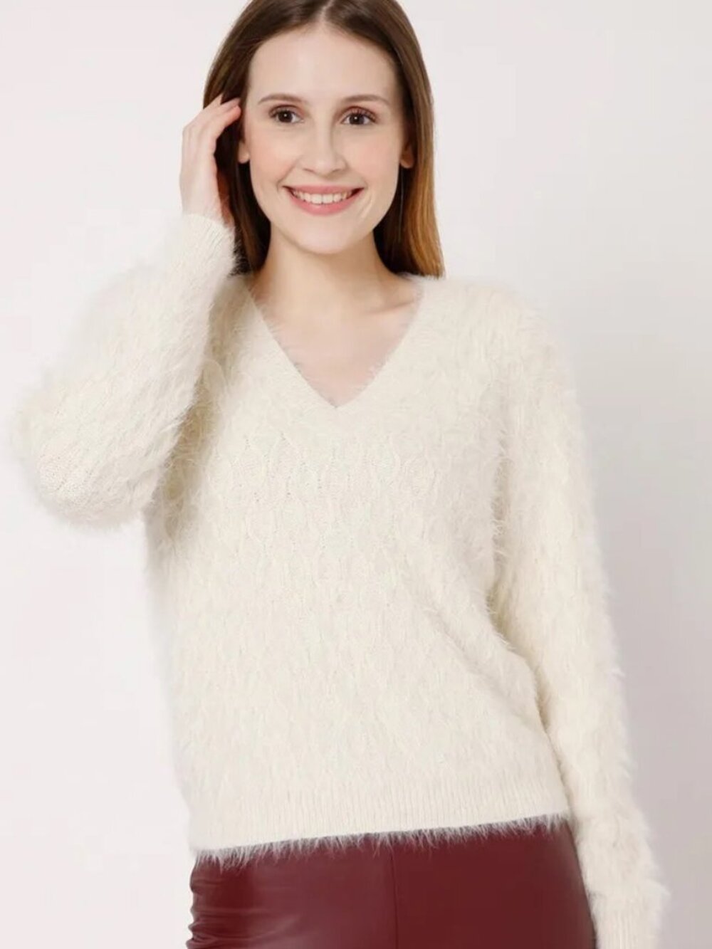 Vero Moda Cream Shaggy Faux Fur V-Neck Sweater Size XL